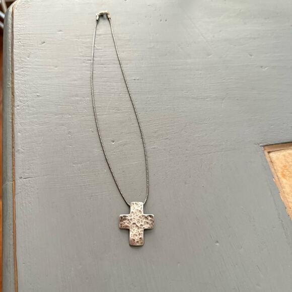 Silpada 925 Sterling Silver Hammered Cross Pendant & Necklace - Picture 4 of 9
